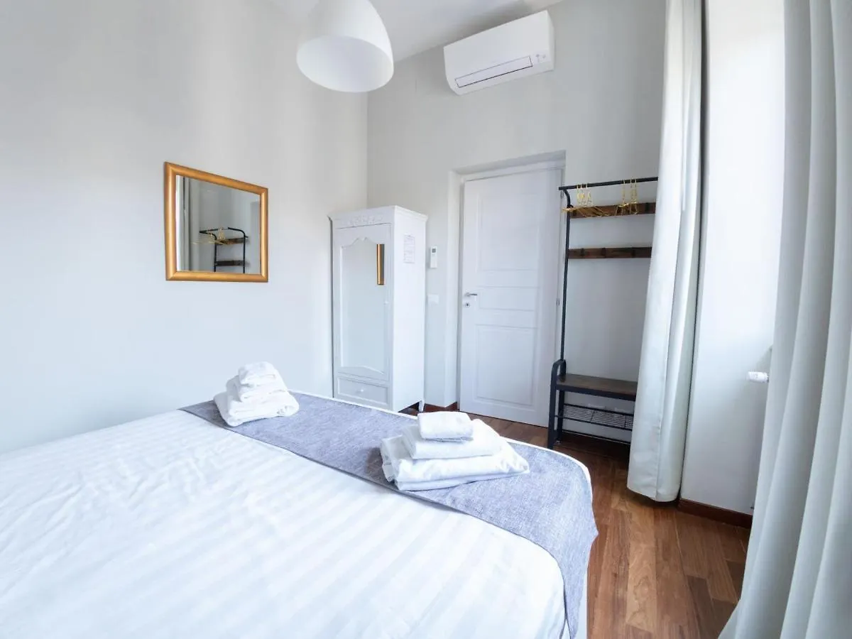 The Best Rent - Beautiful Apartment With Terrace Near Colosseo ローマ イタリア